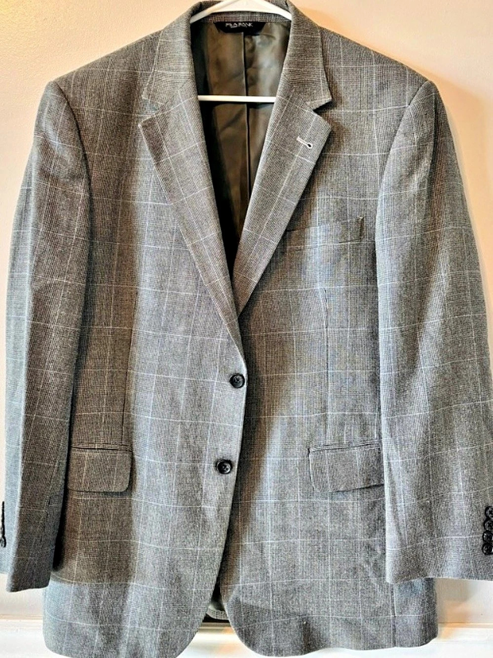 Jos. A. Bank Signature Collection, Size 42R